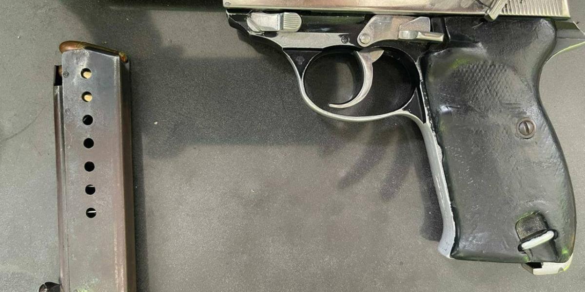 Policía les decomisó arma antigua a dos jóvenes en Cali