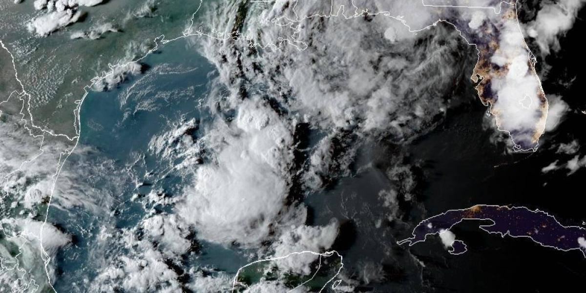 Imagen cedida por la Oficina Nacional de Administración Oceánica y Atmosférica (NOAA) a través del Centro Nacional de Huracanes (NHC) donde se muestra la localización de la tormenta tropical Mindy en el Golfo de México este miércoles 8 de septiembre del 2021. Se formó este miércoles al noreste del Golfo de México y pegó en la noche en Florida, Estados Unidos.
