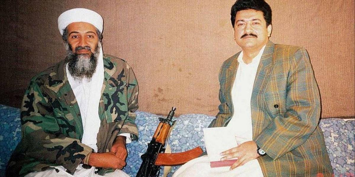 Hamid Mir en entrevista con Osama bin Laden, en Kabul en 2001.
