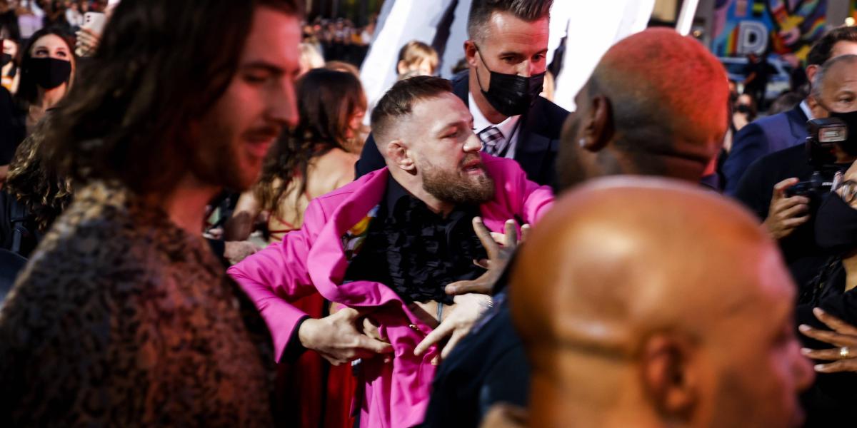 Machine Gun Kelly y Conor McGregor se pelean en los MTV Video Music Awards