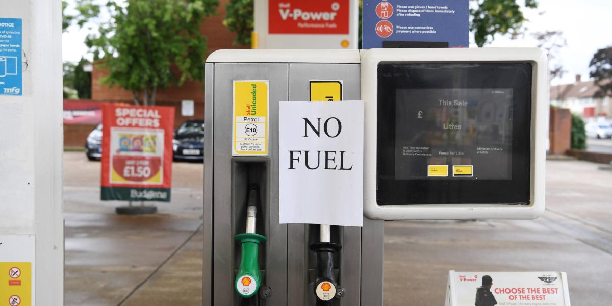 Una gasolinera cerrada se muestra en Londres, Gran Bretaña, el 27 de septiembre de 2021.