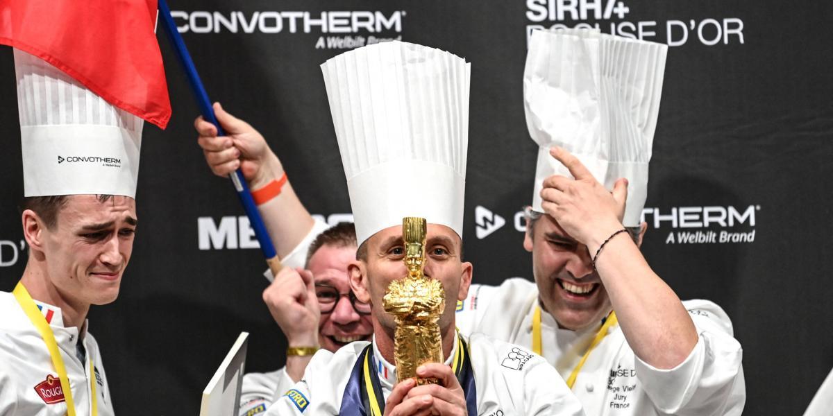 El chef francés Davy Tissot celebra el primer lugar en la competencia del Bocuse d’Or, 2021.