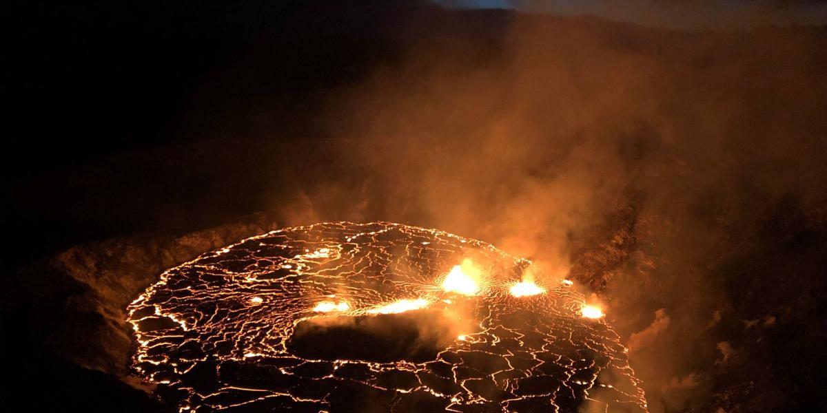 El volcán Kilauea en Hawái, uno de los más activos del mundo, entró en erupción.