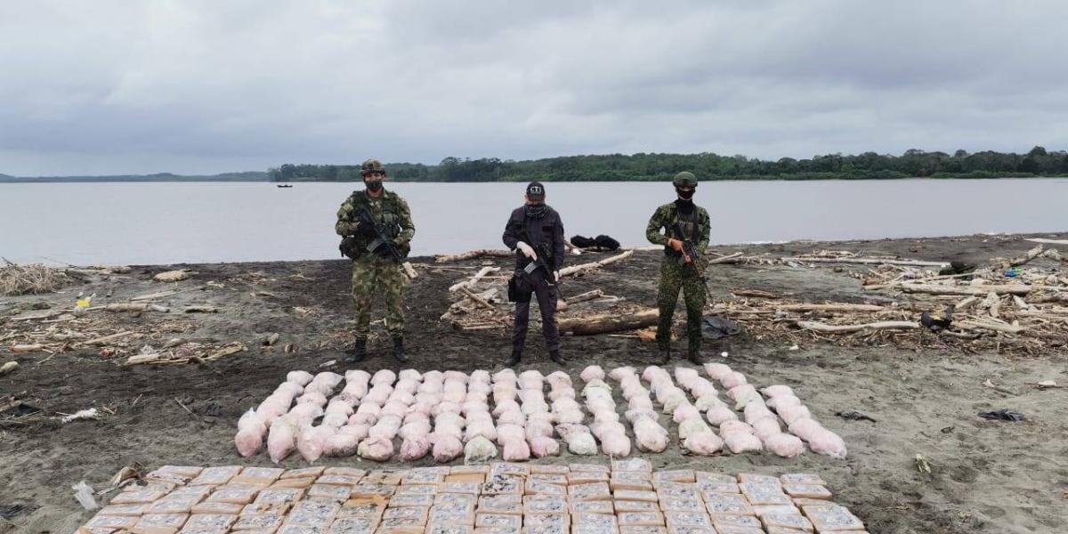 Armada incauta dos toneladas de cocaína de 'Los Contadores'.