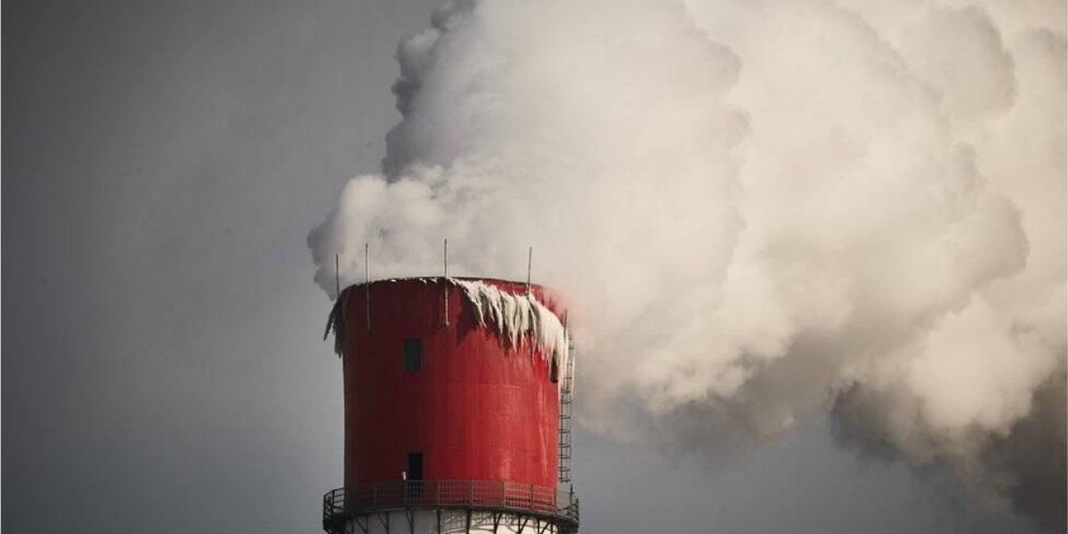 BBC Mundo: chimenea de la planta de energía de carbón