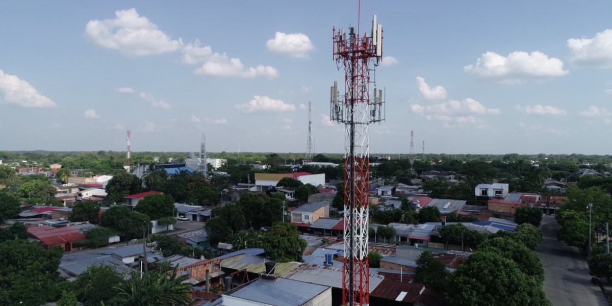 Algunos de los habitantes de zonas rurales se conectan por primera vez a la red 4G y aprenden a usar celulares de alta gama.