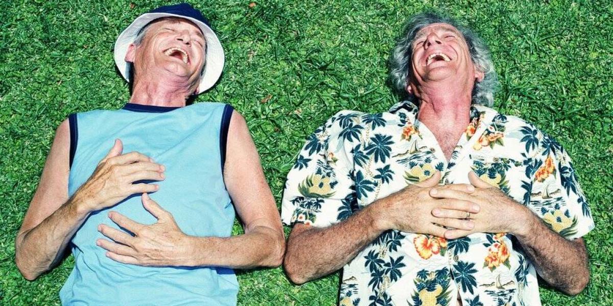 BBC Mundo: Dos hombres mayores riéndose