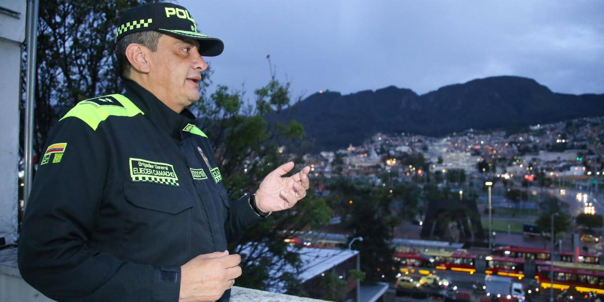 El brigadier general Eliécer Camacho, comandante de la Policía Metropolitana, desde el comando principal, en el centro de Bogotá.