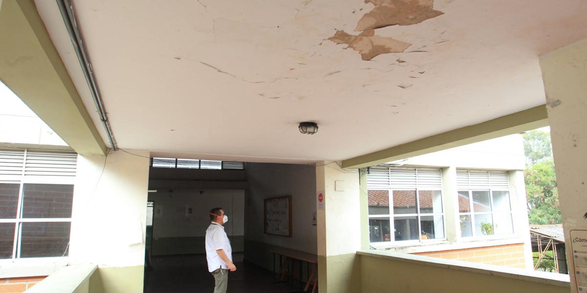 Los problemas de asentamientos y fisuras aquejan al colegio Diego Echavarría Misas.