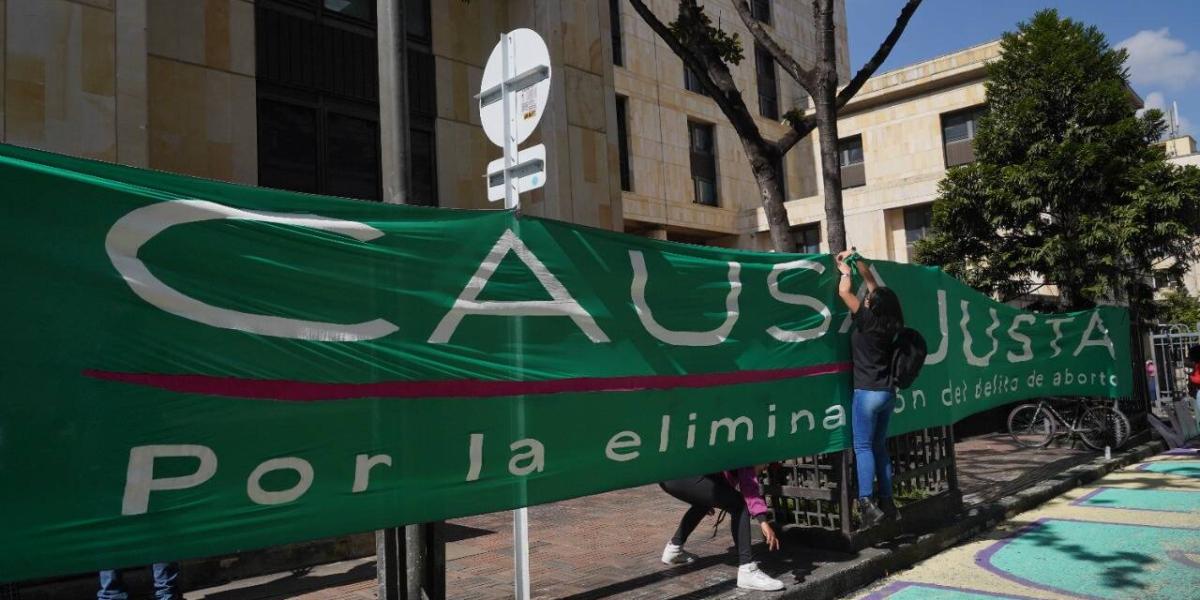 Protesta a favor de la despenalización del aborto en frente del Palacio de Justicia