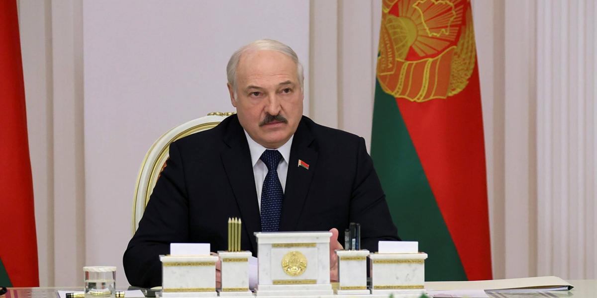 El presidente de Bielorrusia, Aleksandr Lukashenko, en reunión sobre situación en la frontera bielorrusa, el 16 de noviembre de 2021.
