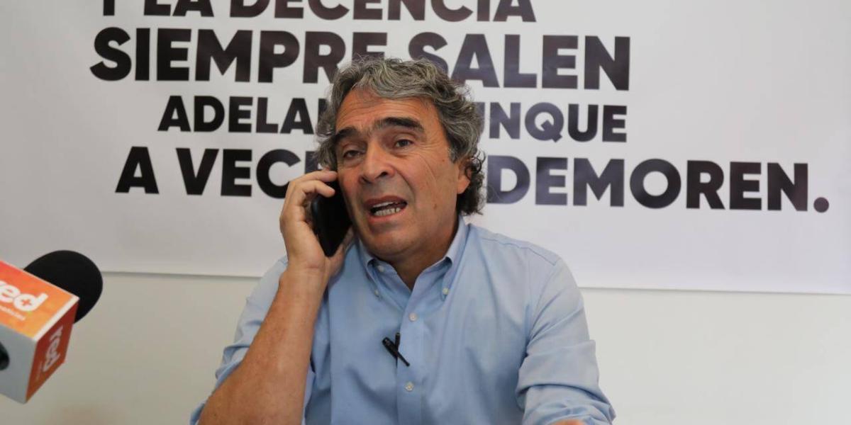 Sergio Fajardo, precandidato presidencial, en el anuncio de su defensa jurídica.