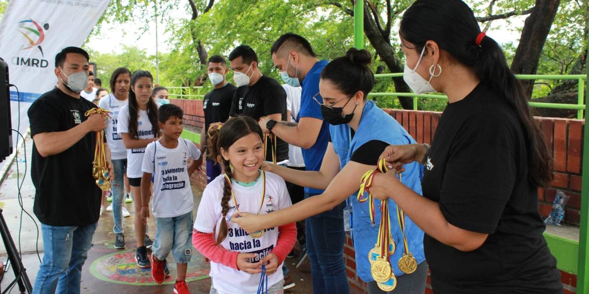 La fundación Bethany apoyo a los niños migrantes a través del deporte.