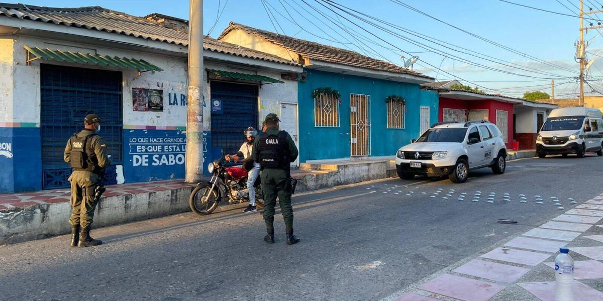 Hombres del Gaula de la Policía se tomaron el barrio San Roque de Barranquilla.