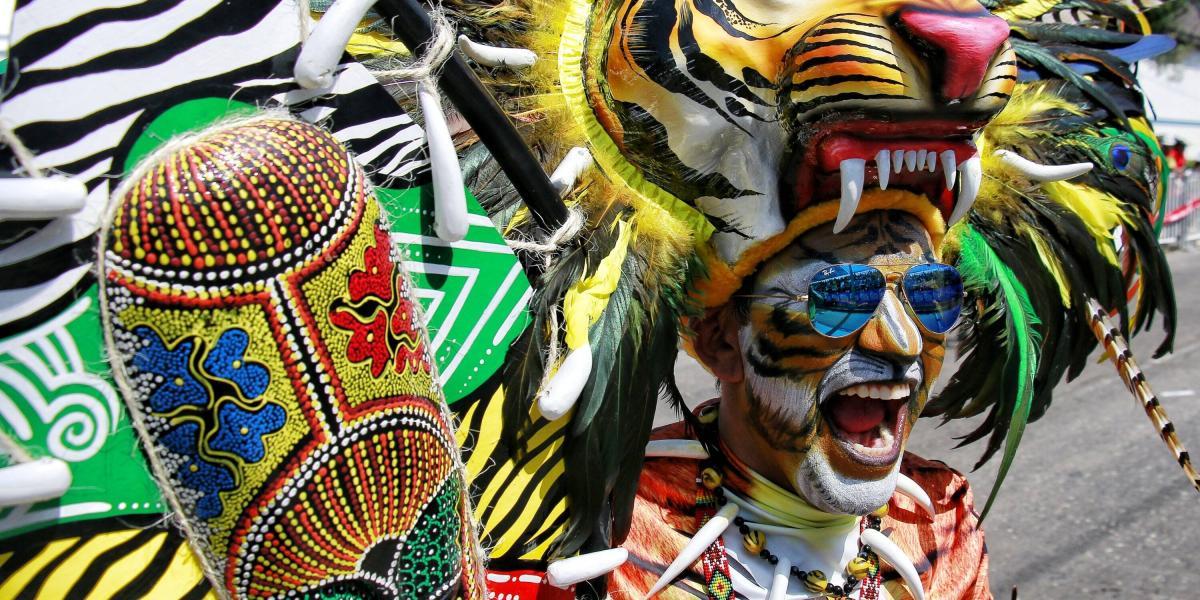 El Carnaval de la 44 es conocido como el Carnaval 'de bordillo', por su popularidad.