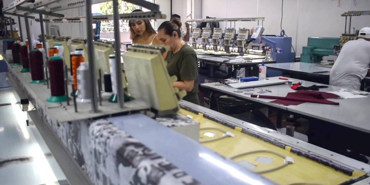 Oceánica: marca paisa que confecciona uniformes con botellas recicladas