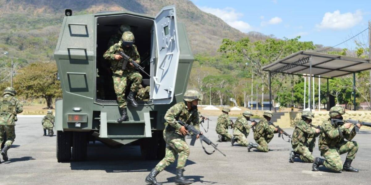 Vehículos Titán del Ejército en Arauca