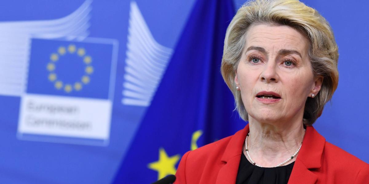 La presidenta de la Comisión Europea, Ursula von der Leyen, da una declaración sobre Ucrania en la sede de la UE en Bruselas, Bélgica, el 24 de enero de 2022.