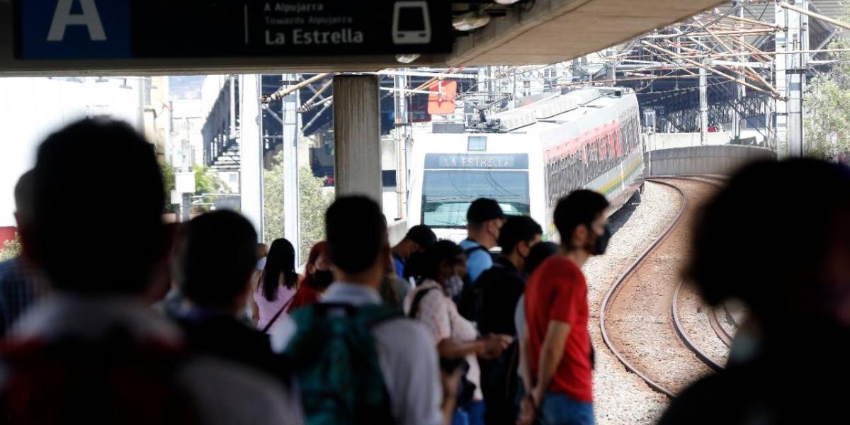 En el caso del Metro de Medellín, en 2019, en un día típico laboral ingresaban vía tarifa cerca de $ 1.600 millones diarios. En abril del 2020 fue el momento más crítico, pues los ingresos diarios llegaron a disminuir hasta un 94,3 por ciento.