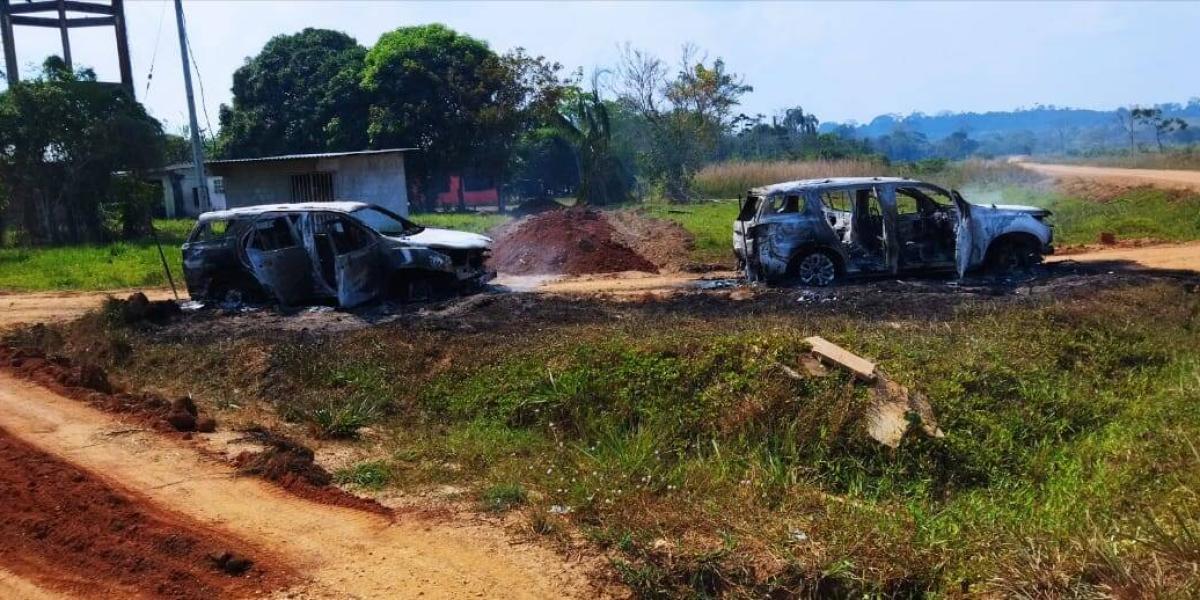 Camionetas de la ONU incineradas por disidentes de las Farc