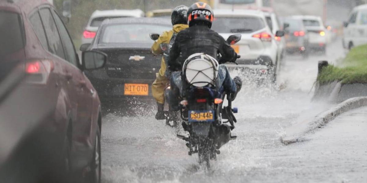 Por las lluvias se registran inundaciones en las calles.