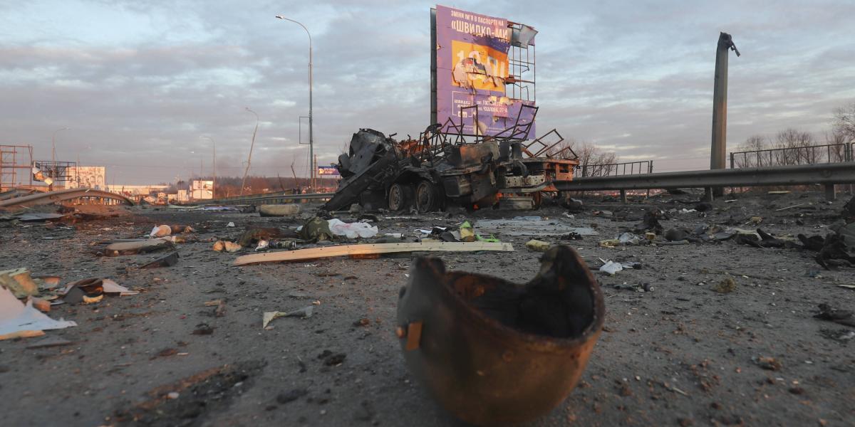 Maquinaria rusa destruida como consecuencia de los recientes combates cerca de Kiev, Ucrania.
