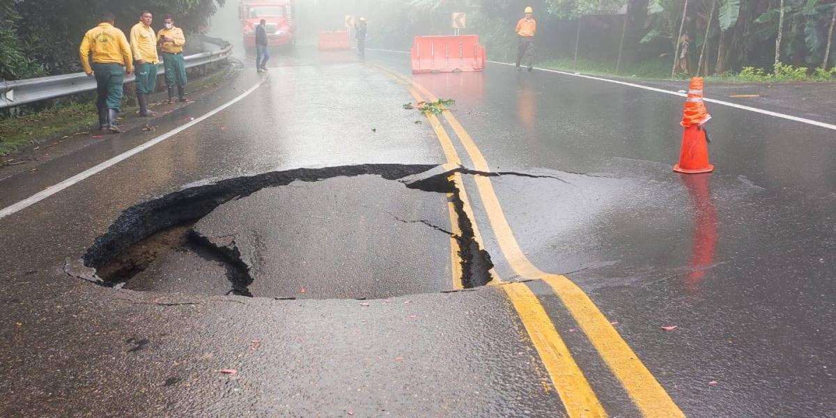 Reportan El Cierre Total De La Vía Que Conduce De Guaduas A Villeta 8739