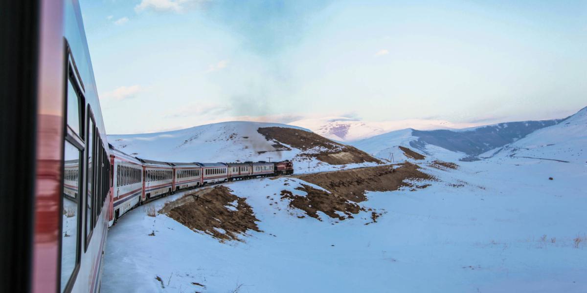 Los tiquetes se agotan, porque el tren solo circula entre el 30 de diciembre y fines de marzo, para aprovechar los paisajes nevados.