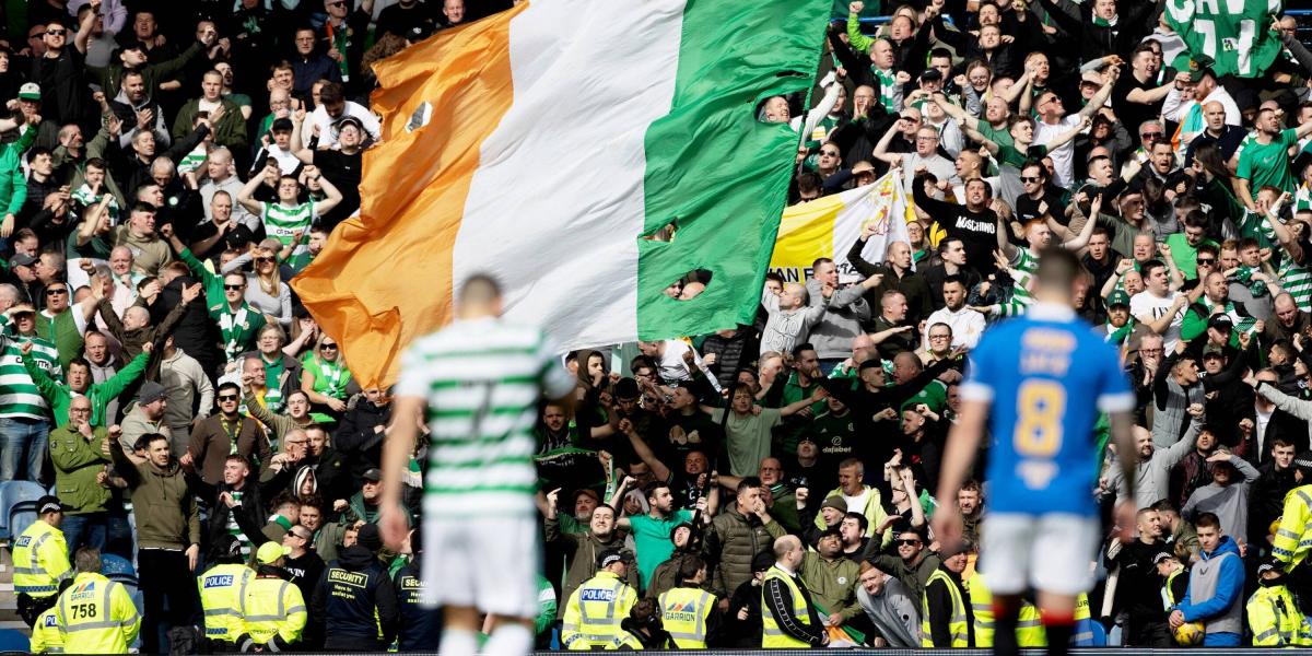 Seguidores del Celtic muestran una bandera de Irlanda en el clásico contra Rangers, el pasado 2 de abril.