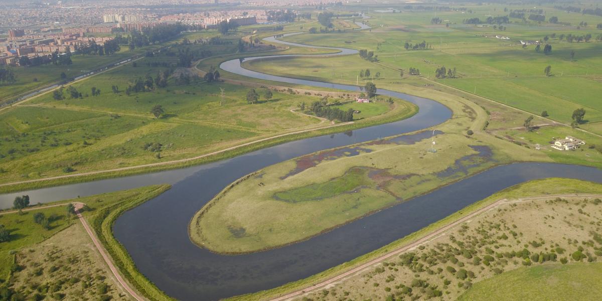 En el río Bogotá ya hay un parque lineal con un sendero de 50 km de longitud. Allí se han sembrado 85.000 árboles.