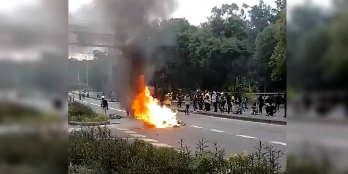 Una moto del tránsito fue incinerada