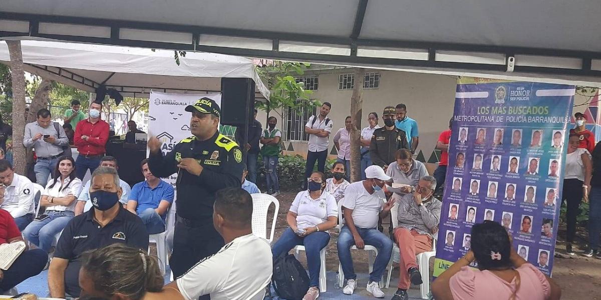 La Policía presentó el cartel de los delincuentes más buscados en Barranquilla.