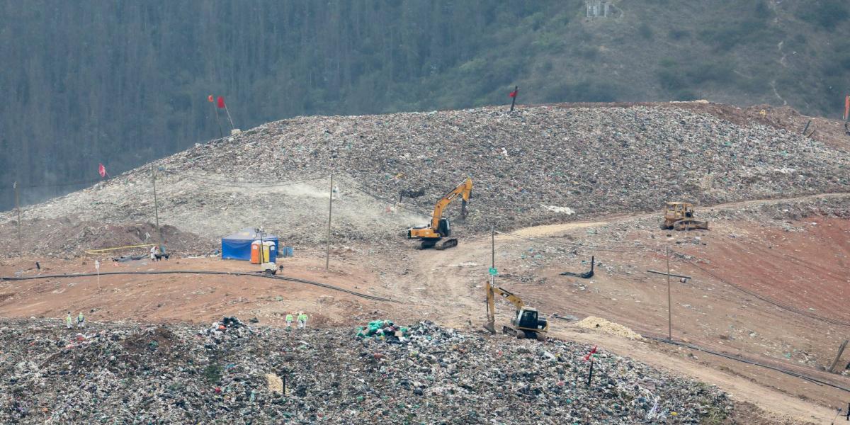 La capital genera 7.500 toneladas de residuos sólidos, y de ellas, 6.200 se disponen en el relleno Doña Juana, lo que tiene un impacto ambiental y social en la zona. Con la termovalorización no se enterrará basura, y las emisiones se reducen en un 66 por ciento. FOTO: