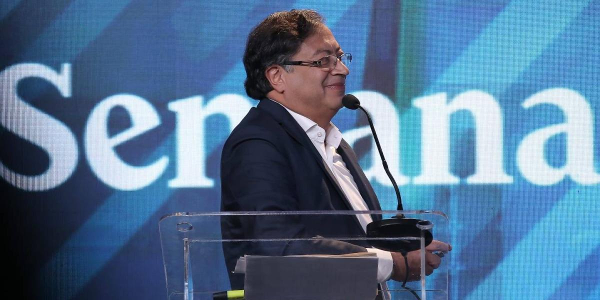Gustavo Petro, candidato presidencial, en el debate EL TIEMPO-Semana.