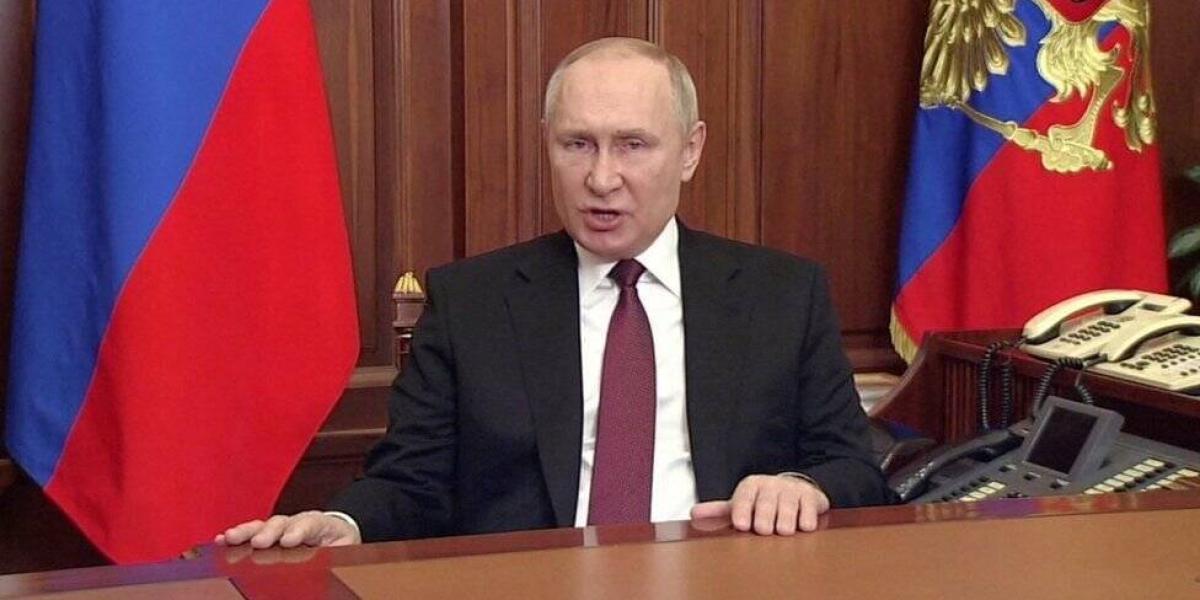 Vladimir Putin en el momento en que anunció la "operación militar especial" en Ucrania.