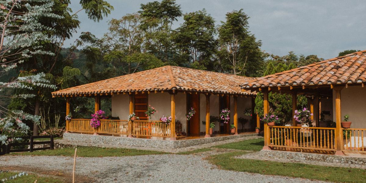 La finca Lomaverde, en Santa Bárbara, Antioquia, fue la punta de lanza de la consolidación del proyecto Pergamino.
2. Los cafés selectos y de origen son la especialidad de Pergamino, pero además ofrecen cafés para los que apenas empiezan a degustar.