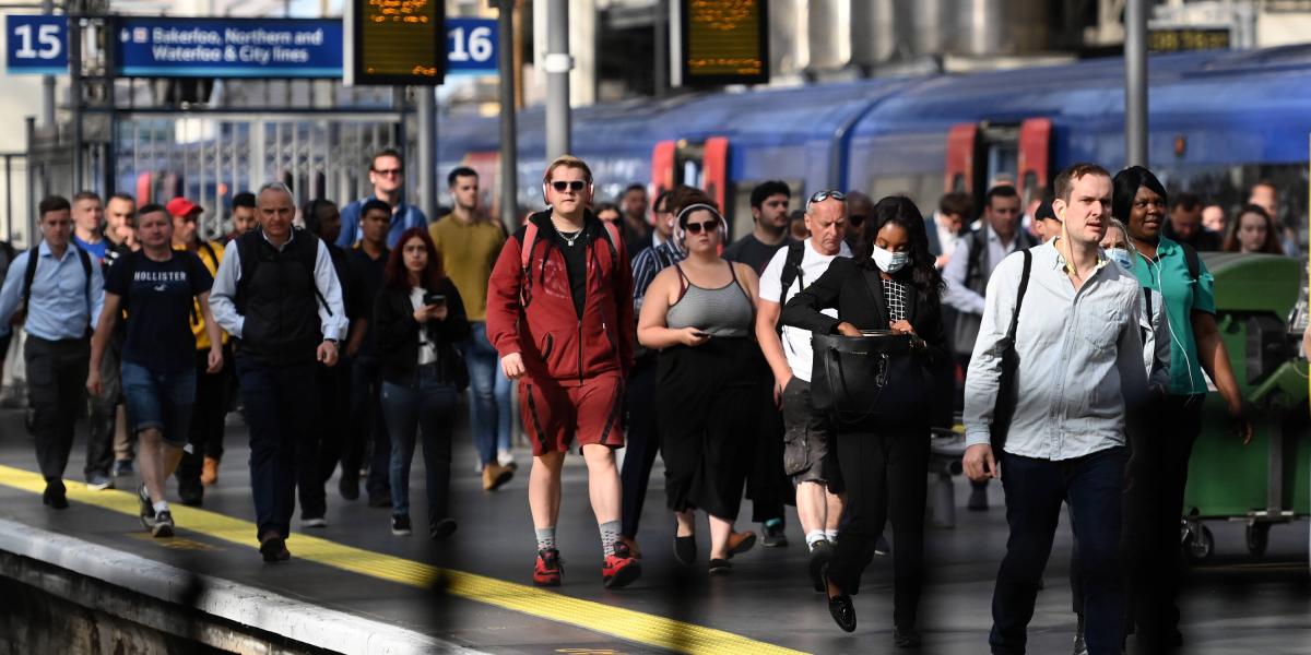 Más de la mitad de la red ferroviaria del Reino Unido está suspendida esta semana durante tres días de huelgas ferroviarias.
