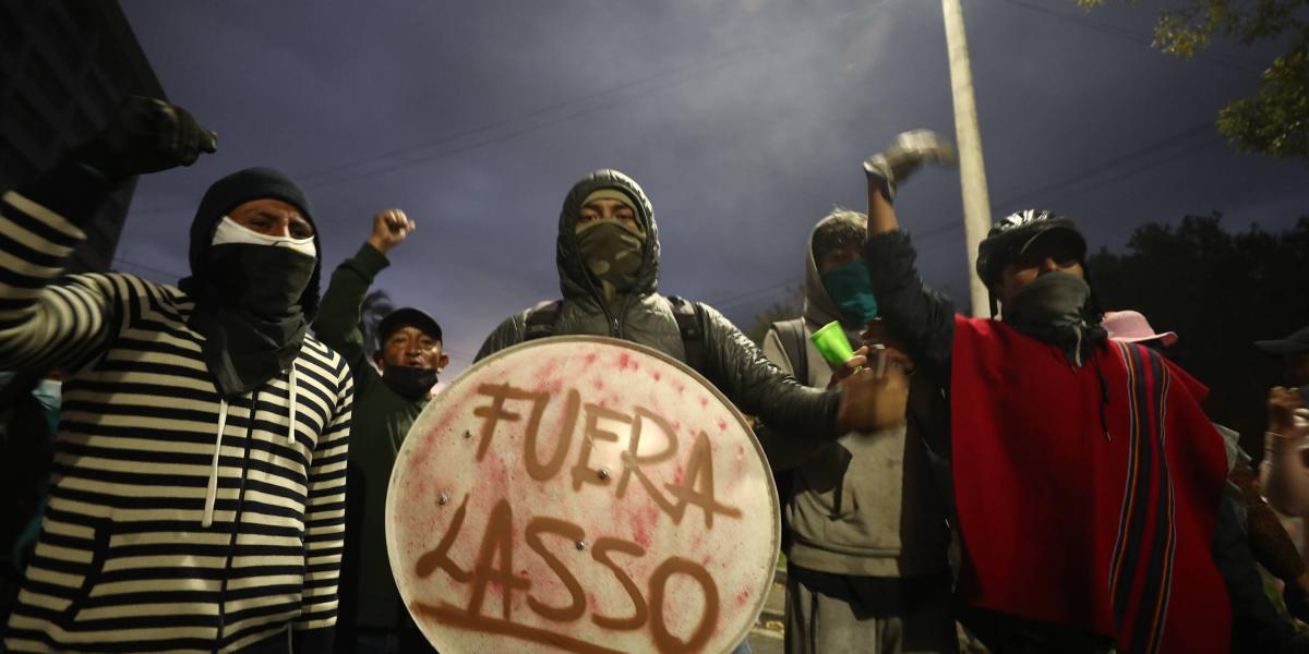 Manifestantes de Ecuador contra el gobierno de Guillermo Lasso.