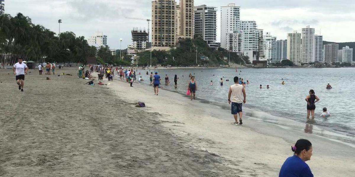 Desde la tarde del miércoles se ordenó la evacuación y restricción de uso en las playas y ríos en Santa Marta.