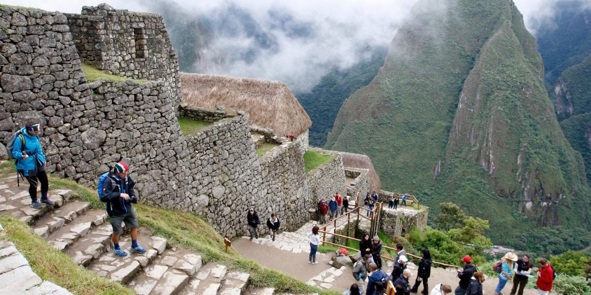 Expulsan a dos turistas europeos por tomarse fotos desnudos en Machu Picchu