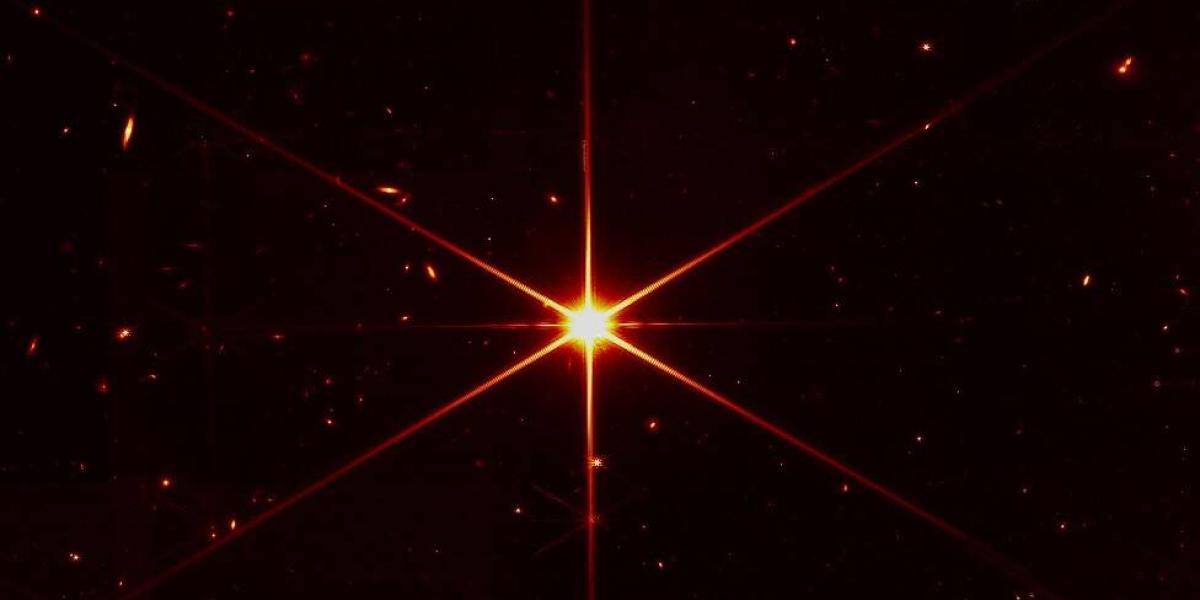 Imagen de la estrella 2MASS J17554042+6551277 tomada por el JWST en su proceso de calibrado. NASA/STScI