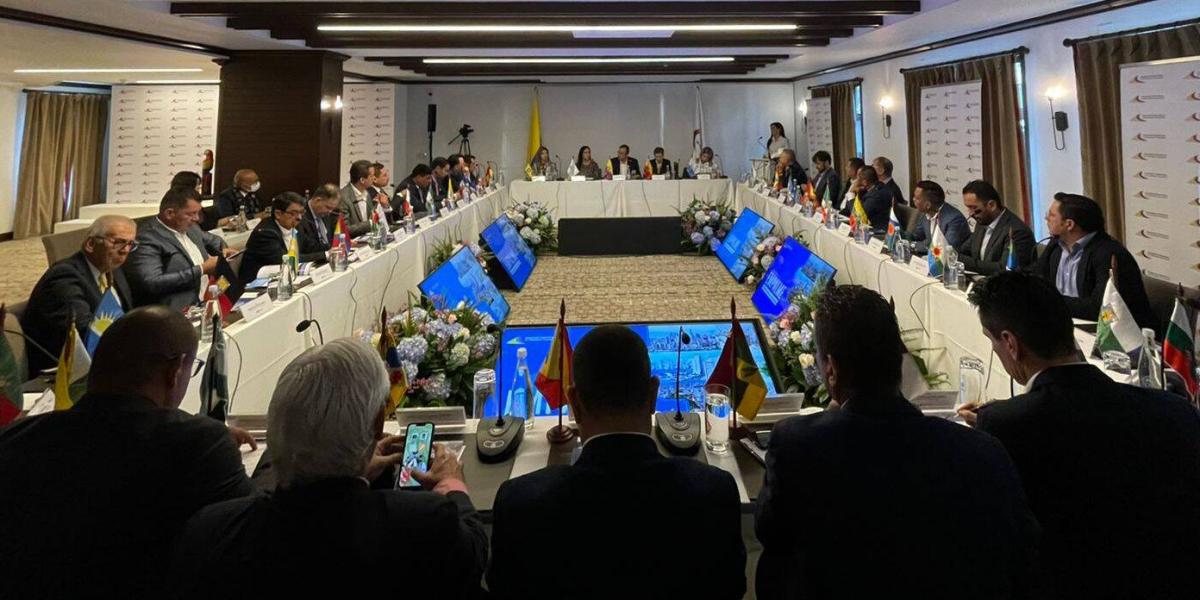 Encuentro en Bogotá de Asocapitales con algunos delegados del gobierno del presidente electo, Gustavo Petro.