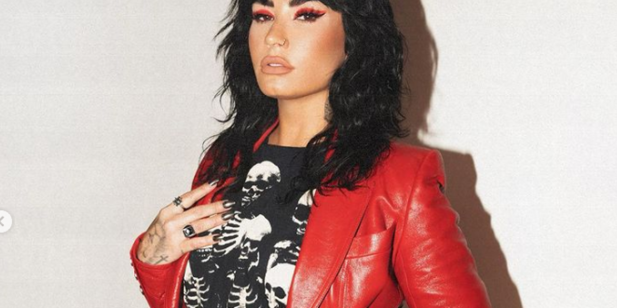 demi lovato 2023 pelo rojo