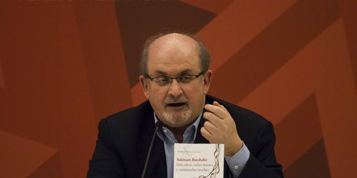 Salman Rushdie: Escritor Muestra Mejoría Y Ya No Tiene Respirador