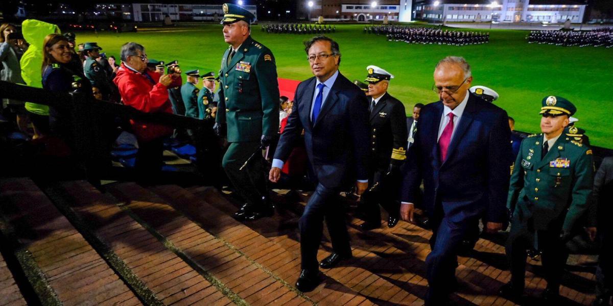 El presidente Gustavo Petro posicionó a cada uno de los nuevos generales de las Fuerzas Militares de Colombia.