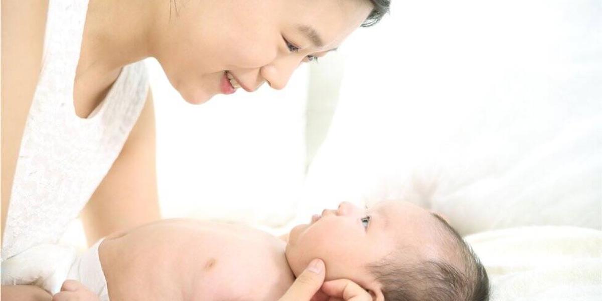 BBC Mundo: Una mujer surcoreana con su bebé recién nacido