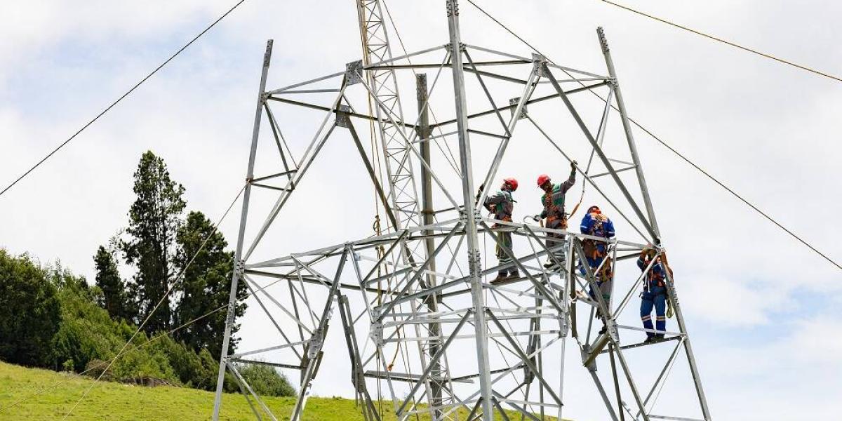 Enel Colombia realiza importantes inversiones en cuatro líneas de transmisión de alta tensión de energía.