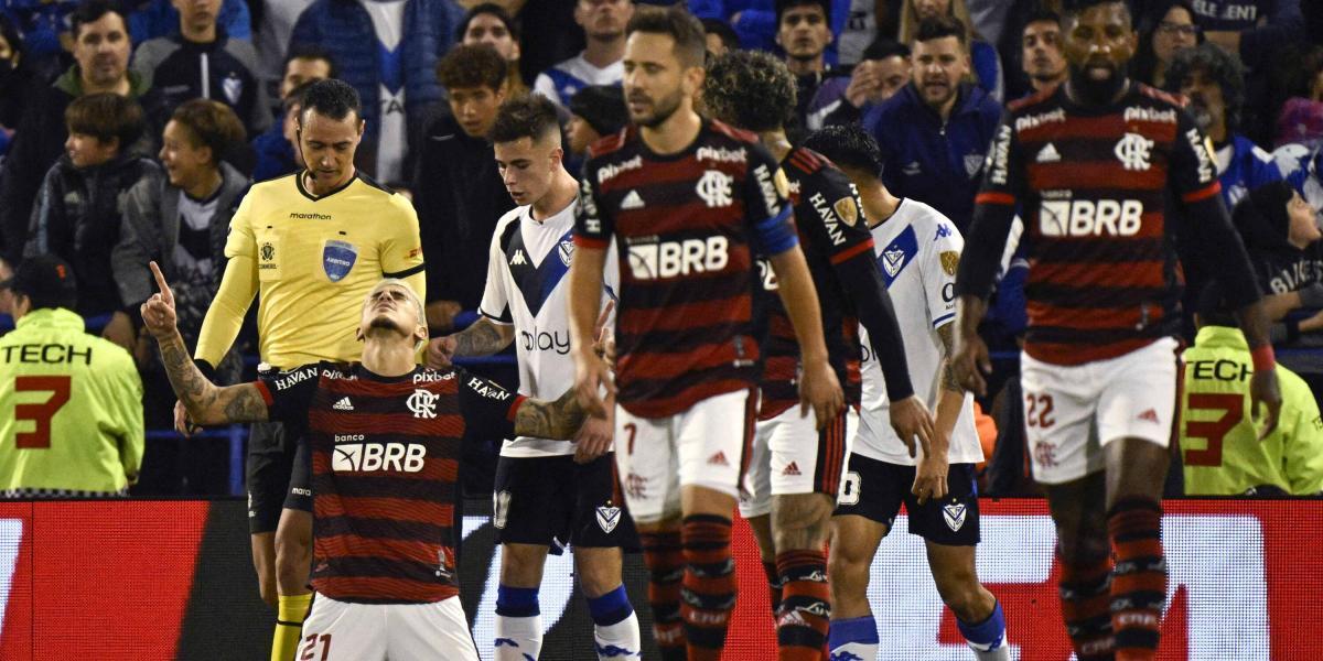 Flamengo aplastó a Vélez Sársfield en la ida de la semifinal de la Copa Libertadores.