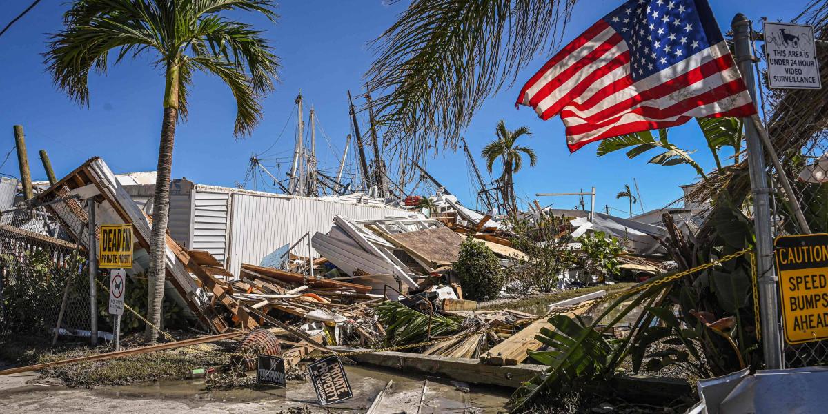 Vista de la destrucción del huracán Ian en Fort Myers, Florida.