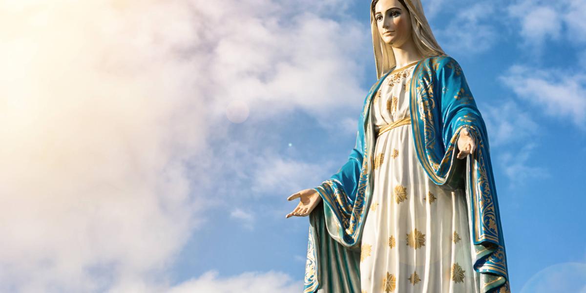La iglesia católica solo reconoce 14 de las miles de apariciones que se han reportado d de la Virgen María.